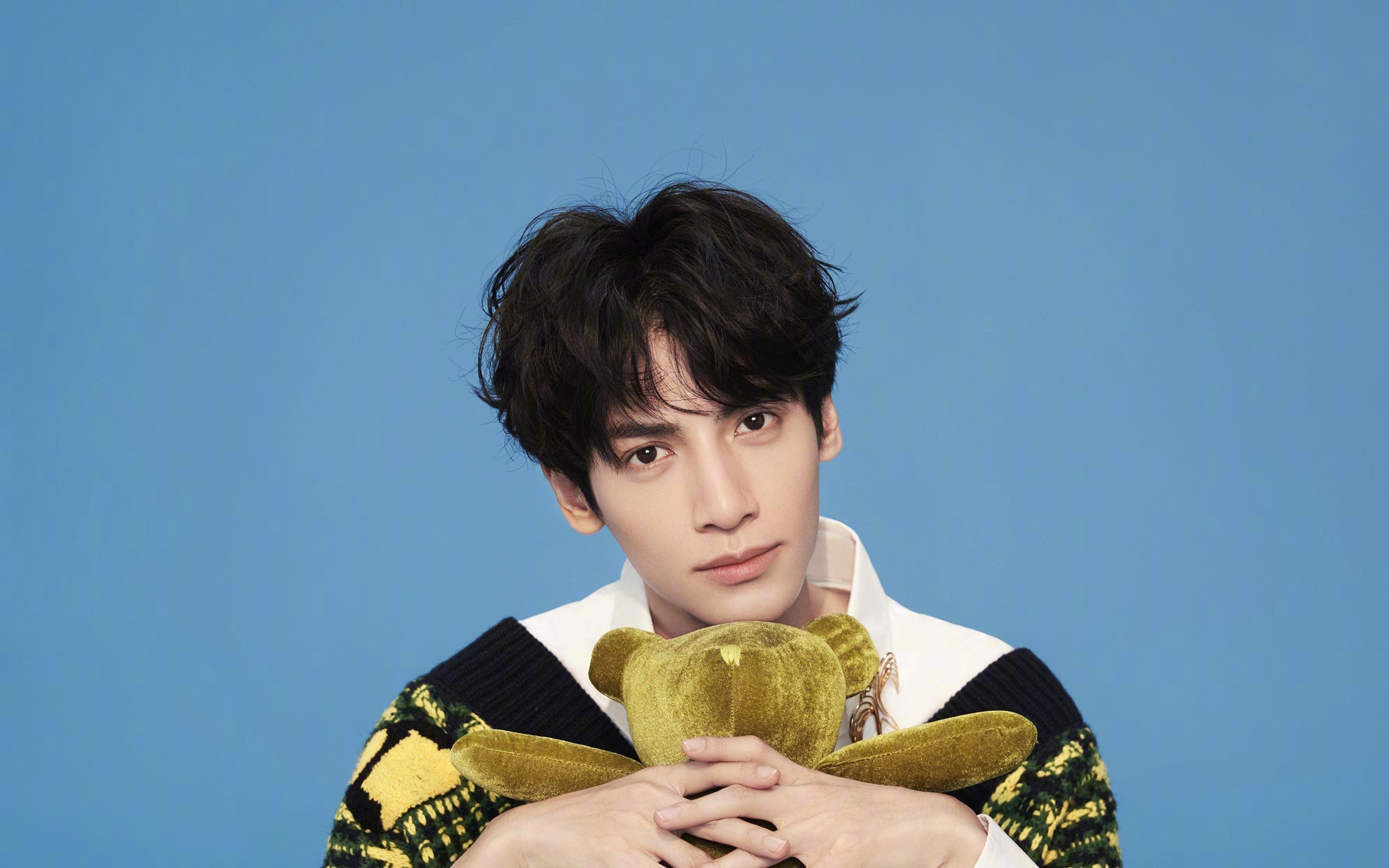 皇家马德里俱乐部签约哥伦比亚球员，增加攻击力，皇家马德里对巴伦西亚谁胜