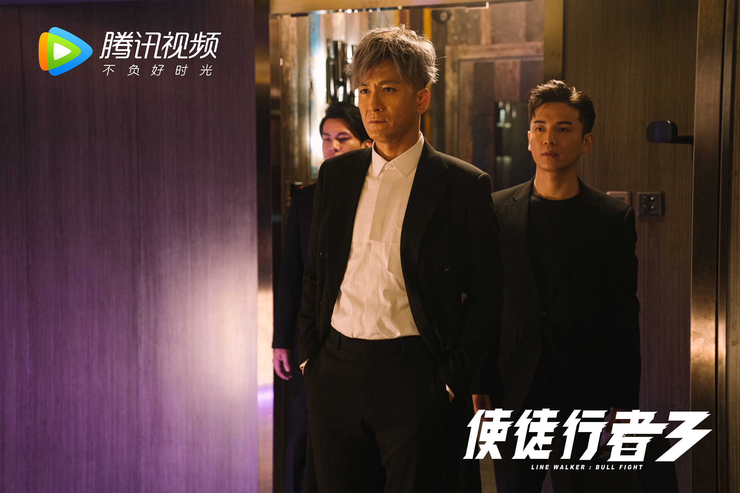 詹姆斯带伤坚持比赛打动全场球迷，詹姆斯有伤吗