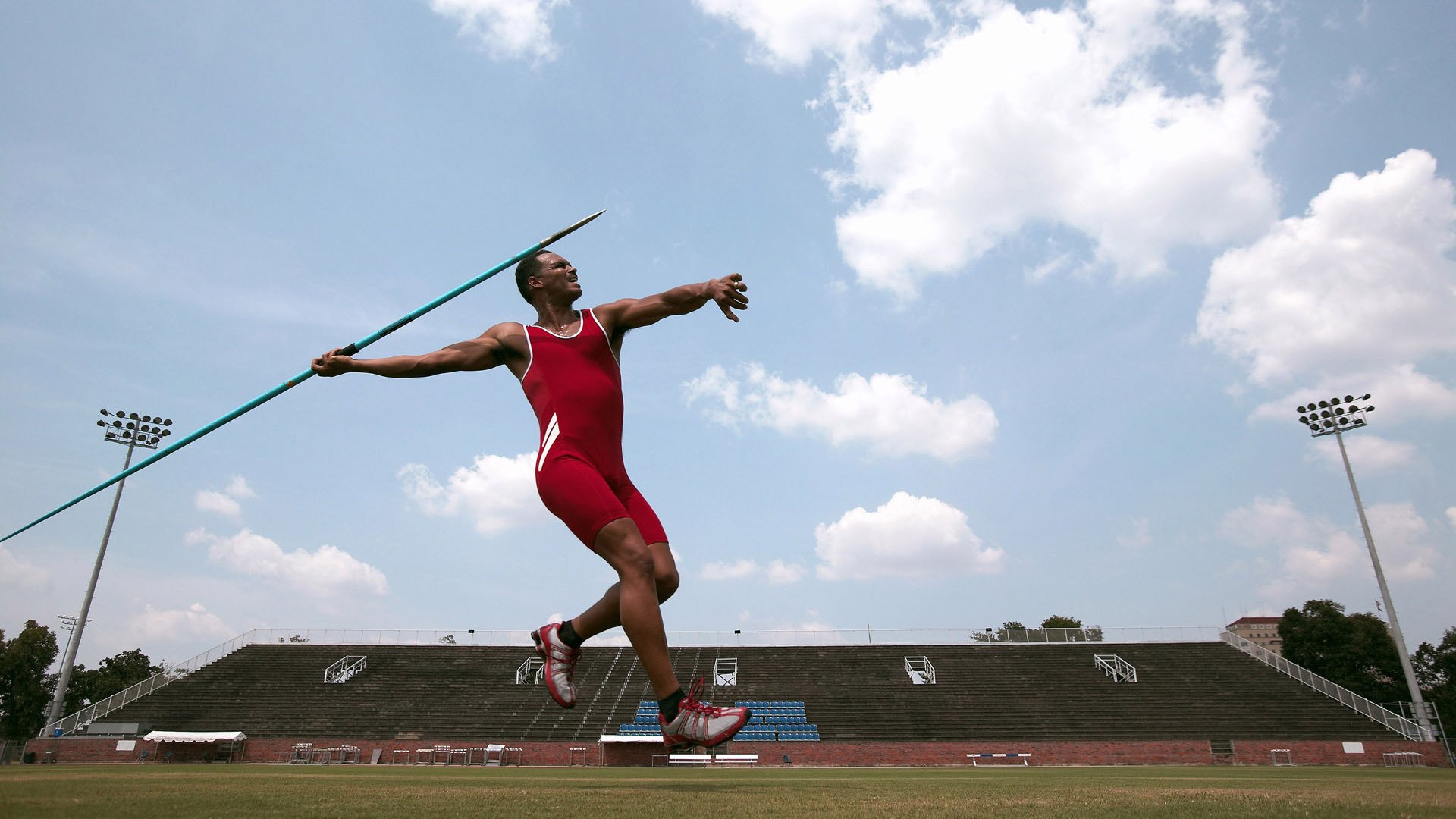 《观众互动新体验：虚拟现实中的沉浸式观赛》，沉浸式虚拟演播室